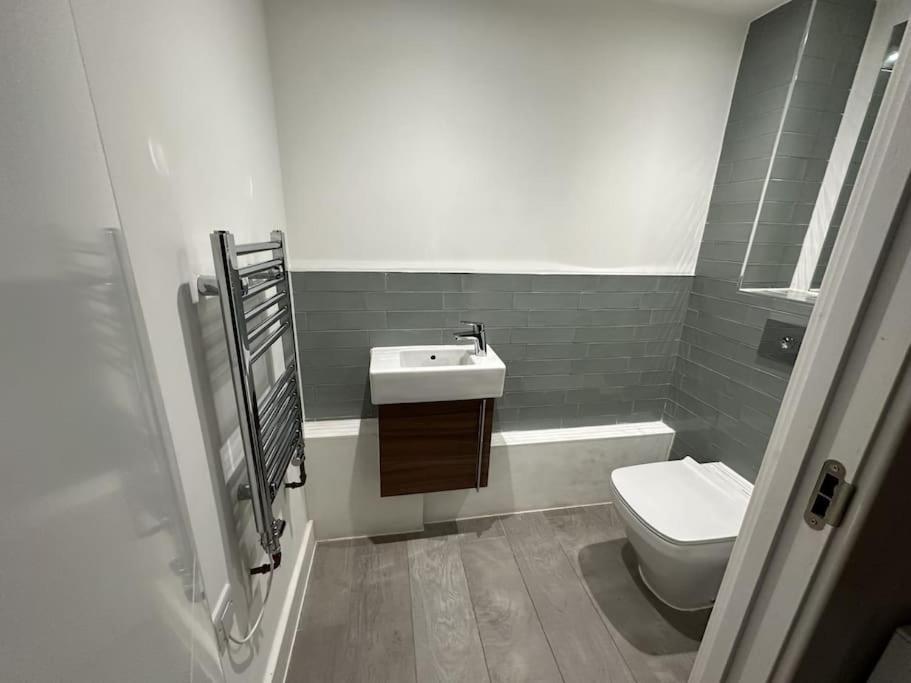 Luxurious 1-Bedroom With Parking 버밍엄 외부 사진