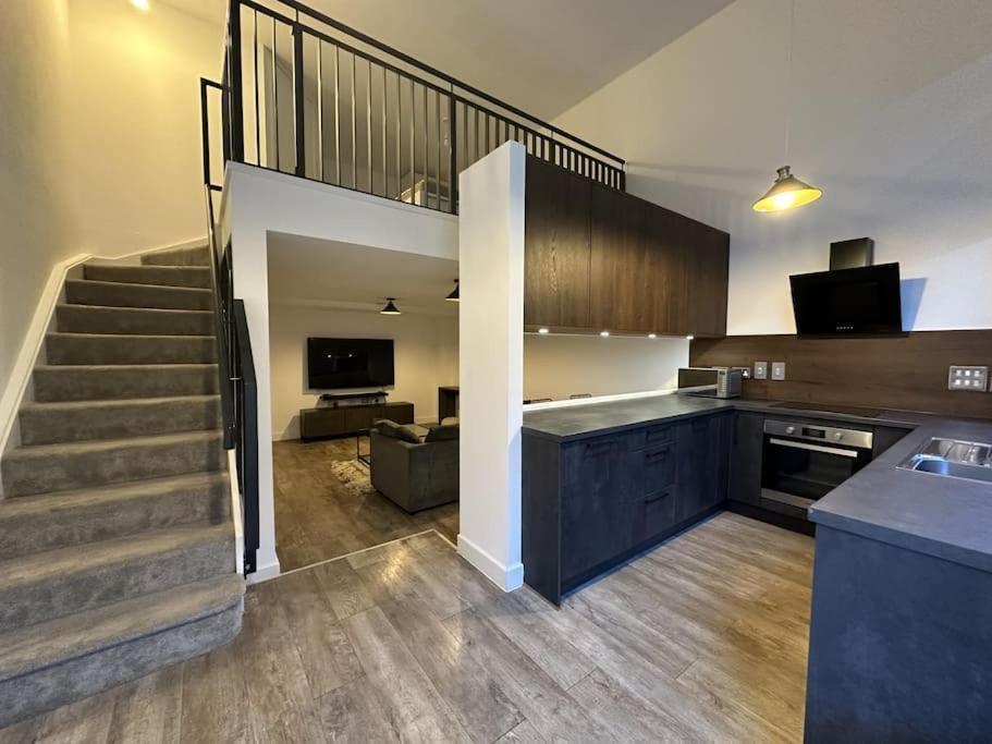 Luxurious 1-Bedroom With Parking 버밍엄 외부 사진