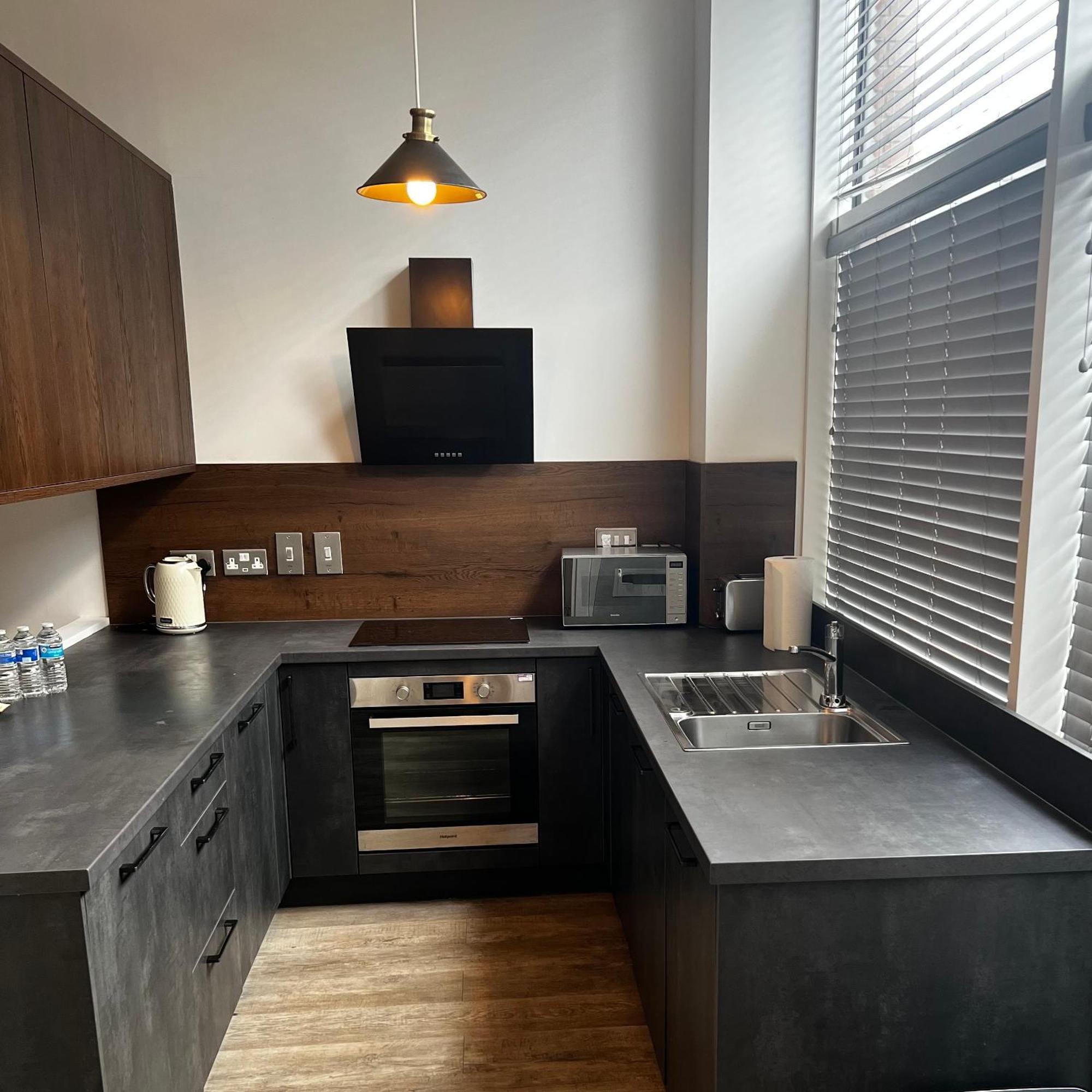 Luxurious 1-Bedroom With Parking 버밍엄 외부 사진